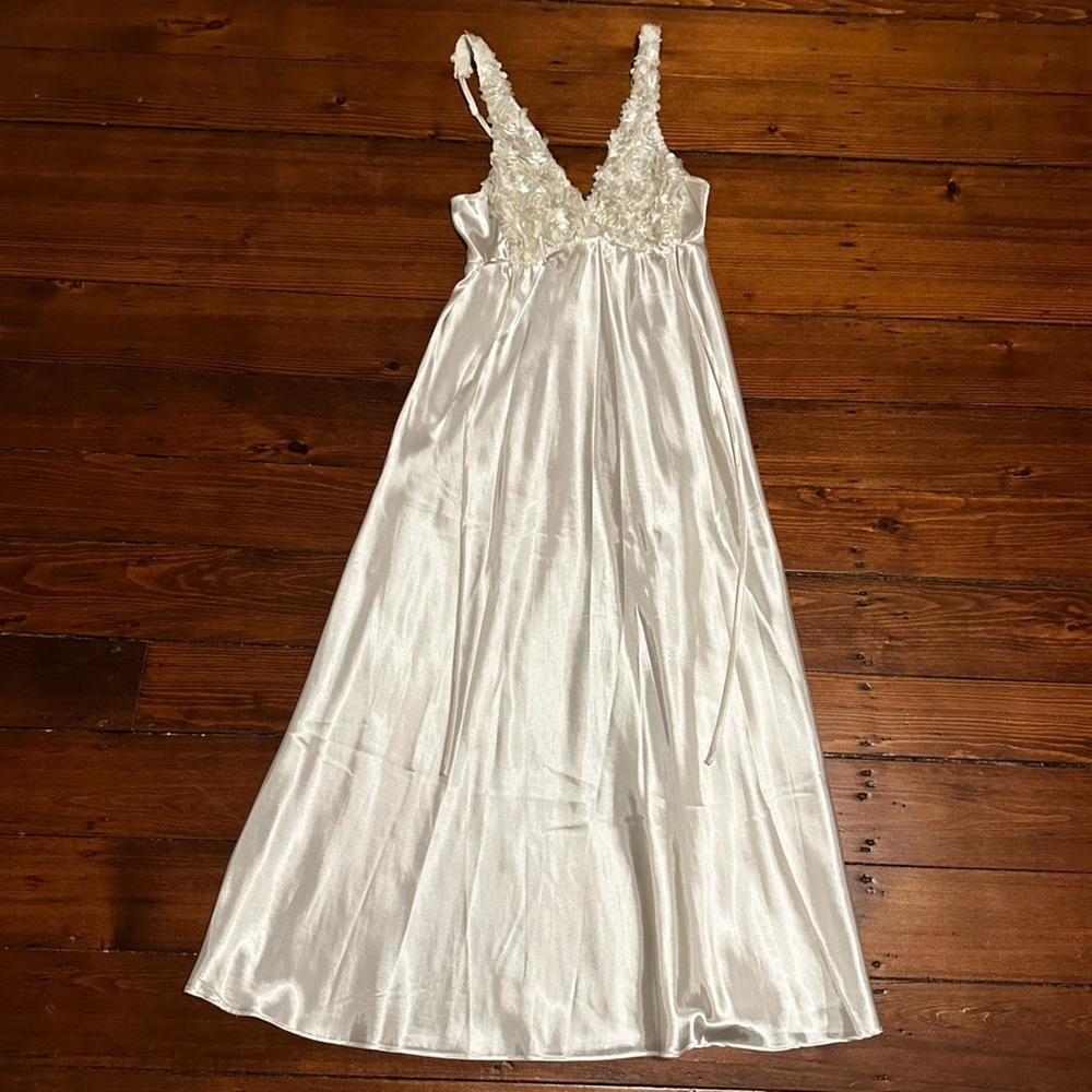 Vintage flora White Satin Floral Lace Maxi